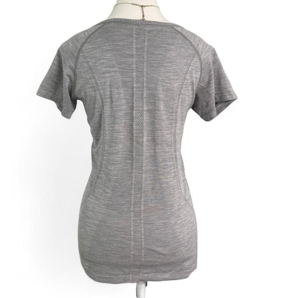 Lululemon Gray V Neck Athletic Top Size 8 Fitted Gym Activewear - Picture 2 of 7